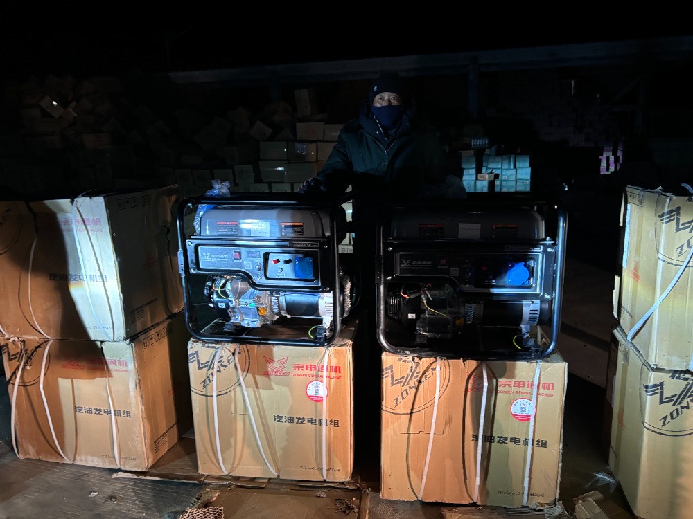 震區(qū)所需 重慶所能！重慶首批救援物資跨越千里抵達(dá)雪域高原