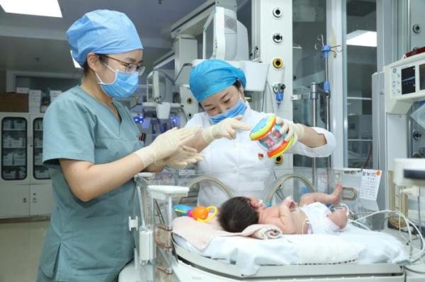 走近“天使”的真實生活:是護士,也是“戰(zhàn)士”