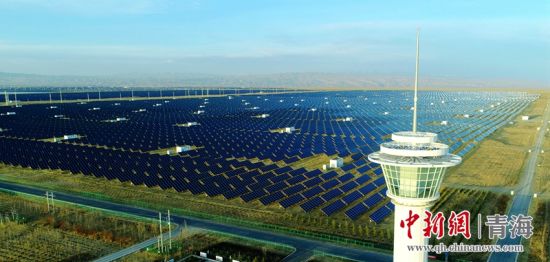 圖為青海海南光伏產(chǎn)業(yè)園區(qū)。王國(guó)棟攝