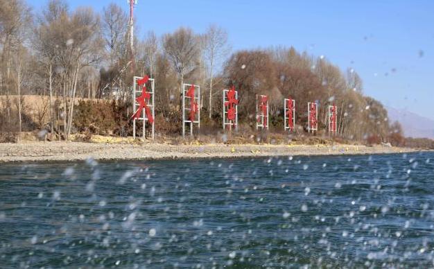 “天下黃河貴德清”:青海貴德碧水丹山蜿蜒相依