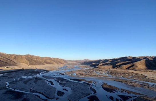 圖為三江源腹地，黃河流經(jīng)達(dá)日縣。（資料圖） 孫睿 攝 　　