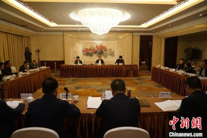 圖為座談會(huì)現(xiàn)場(chǎng)?！∨擞隄?攝