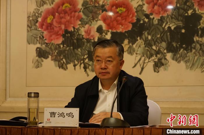 圖為全國人大常委會(huì)委員、全國人大華僑委員會(huì)副主任委員、致公黨中央副主席曹鴻鳴講話。　潘雨潔 攝