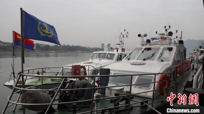 聯(lián)合巡江守護活動現(xiàn)場?！〗部h融媒體中心 攝