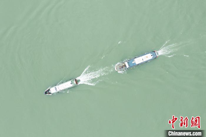 聯(lián)合巡江守護活動現(xiàn)場。　江安縣融媒體中心 攝