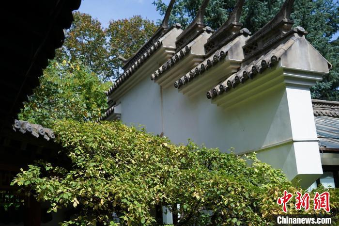 圖為西寧園林植物園內(nèi)的蘇式風(fēng)格建筑?！●R銘言 攝