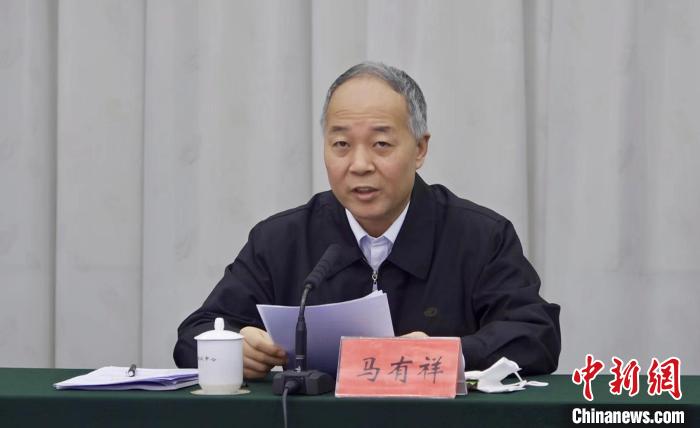 圖為農(nóng)業(yè)農(nóng)村部副部長馬有祥在部省共同打造青海綠色有機農(nóng)畜產(chǎn)品輸出地推進會議上講話?！±罱瓕?攝