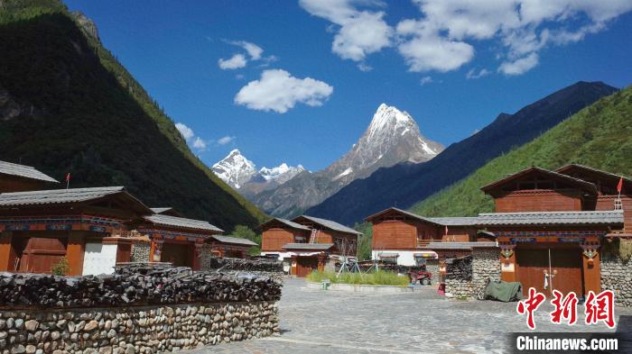 圖為西藏林芝市工布江達縣錯高古村?！≈x牧 攝