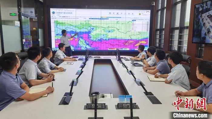 三峽梯調(diào)開展聯(lián)合會商。(資料圖) 莫祖鳳 攝