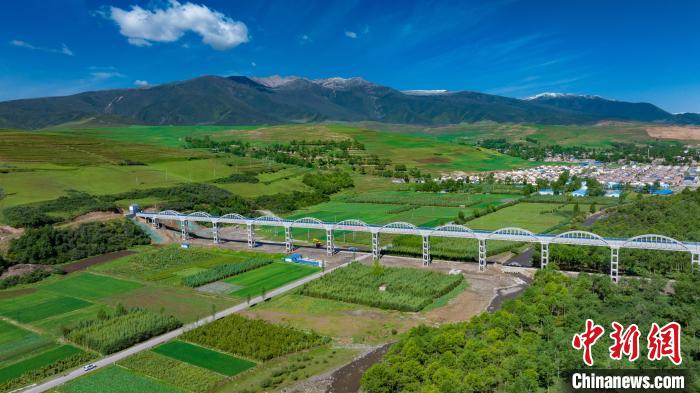 圖為引大濟(jì)湟西干渠的渡槽。(資料圖) 青海省水利廳 供圖