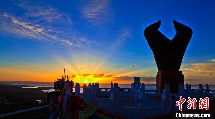 資料圖為果洛州境內(nèi)的黃河源頭牛頭碑?！」逯菸麄鞑抗﹫D