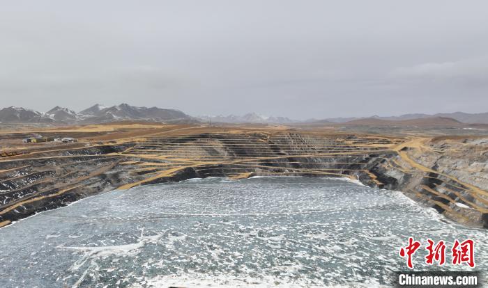 航拍圖為青海省海西蒙古族藏族自治州天峻縣木里礦區(qū)?！●R銘言 攝