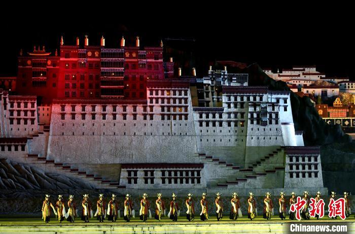 3月17日，西藏拉薩，《文成公主》大型史詩劇演出現(xiàn)場(chǎng)?！±盍?攝