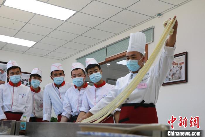 甘肅推特色企業(yè)新型學(xué)徒制培訓(xùn)：企校合作、工學(xué)交替