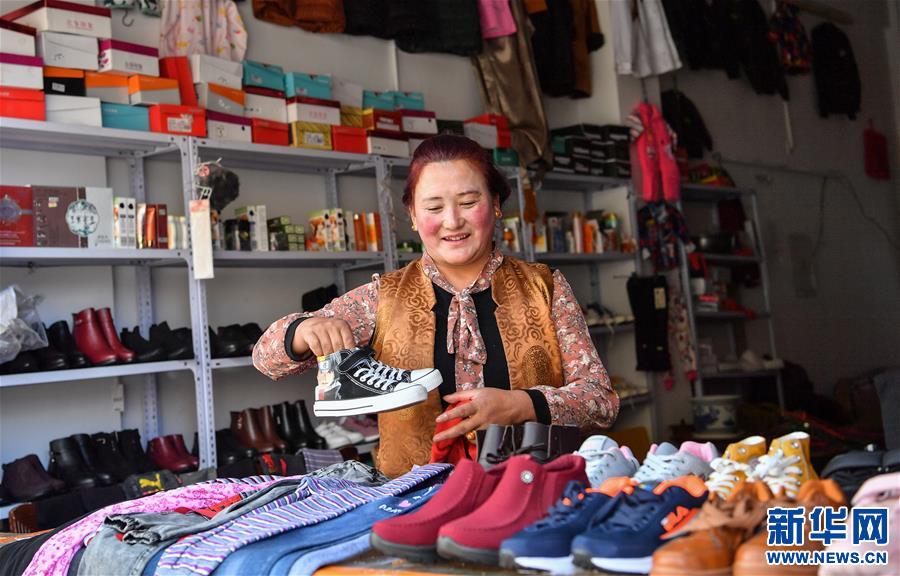 (決戰(zhàn)決勝脫貧攻堅·圖文互動)(3)搬出來的“幸福村”