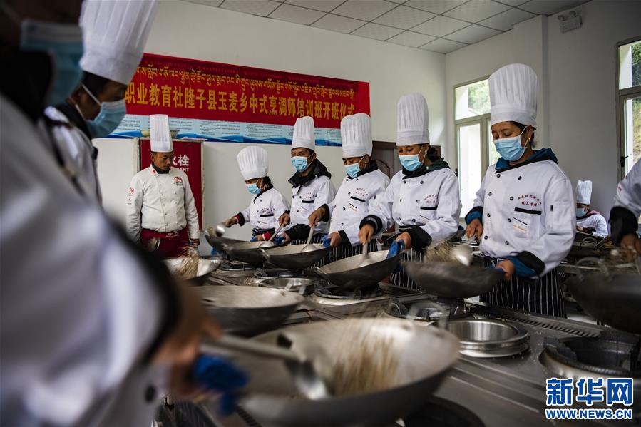 （新華全媒頭條·走向我們的小康生活·圖文互動）（2）扎西德勒，我們的新家園——西藏易地扶貧搬遷搬出幸福美好新生活