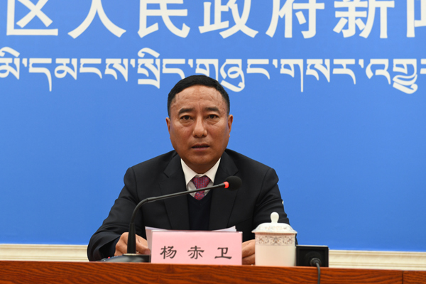 楊赤衛(wèi) 林芝市常委、政府副市長.JPG