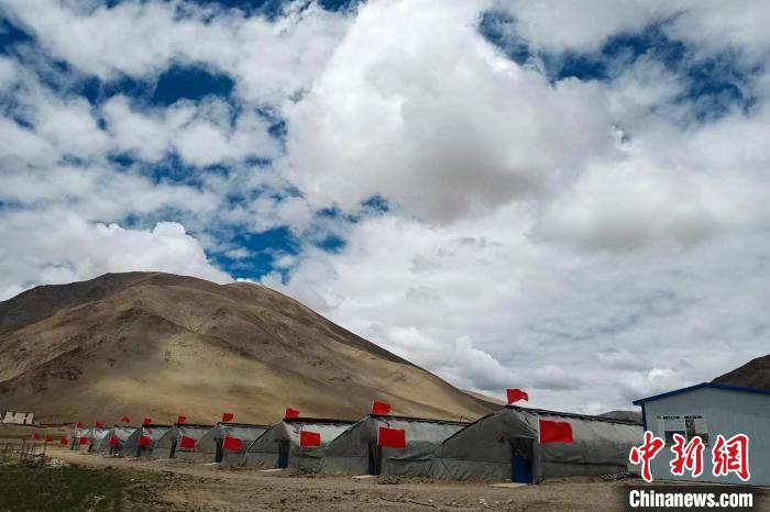 圖為西藏康馬縣的高原溫室大棚?！⒔ㄜ?攝