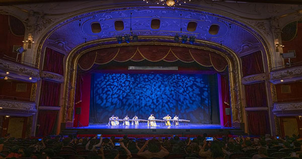 2024匈牙利青少年國(guó)際音樂會(huì)節(jié)目《戰(zhàn)臺(tái)風(fēng)》表演舞臺(tái)現(xiàn)場(chǎng)。兒促會(huì)藝教委供圖