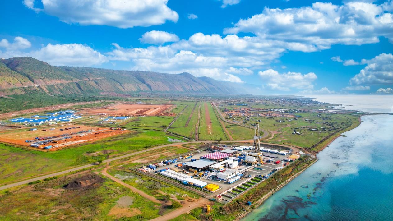 翠鳥油田開發(fā)項(xiàng)目現(xiàn)場(chǎng)航拍圖。田雨攝