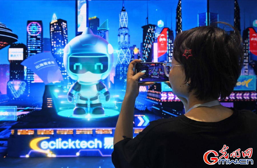 組圖丨AI、網(wǎng)絡(luò)安全、跨境電商……數(shù)字經(jīng)濟(jì)如此 “陜”耀