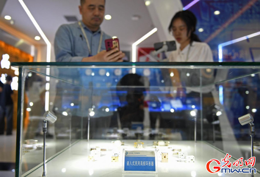 組圖丨AI、網(wǎng)絡(luò)安全、跨境電商……數(shù)字經(jīng)濟(jì)如此 “陜”耀