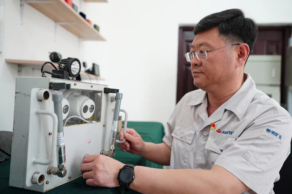 工作中的馬連成。受訪者供圖