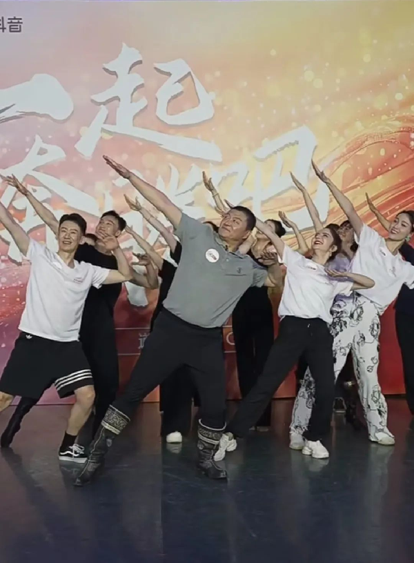 講好中華民族共同體故事，讓網(wǎng)絡(luò)“連心”更“聚心”