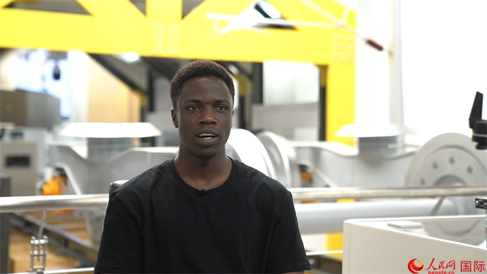北京交通大學(xué)肯尼亞籍留學(xué)生阿布接受人民網(wǎng)采訪。人民網(wǎng) 周琳佳 攝