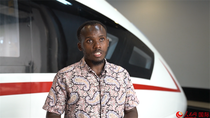 北京交通大學(xué)肯尼亞籍留學(xué)生卡里烏接受人民網(wǎng)采訪。人民網(wǎng) 周琳佳攝