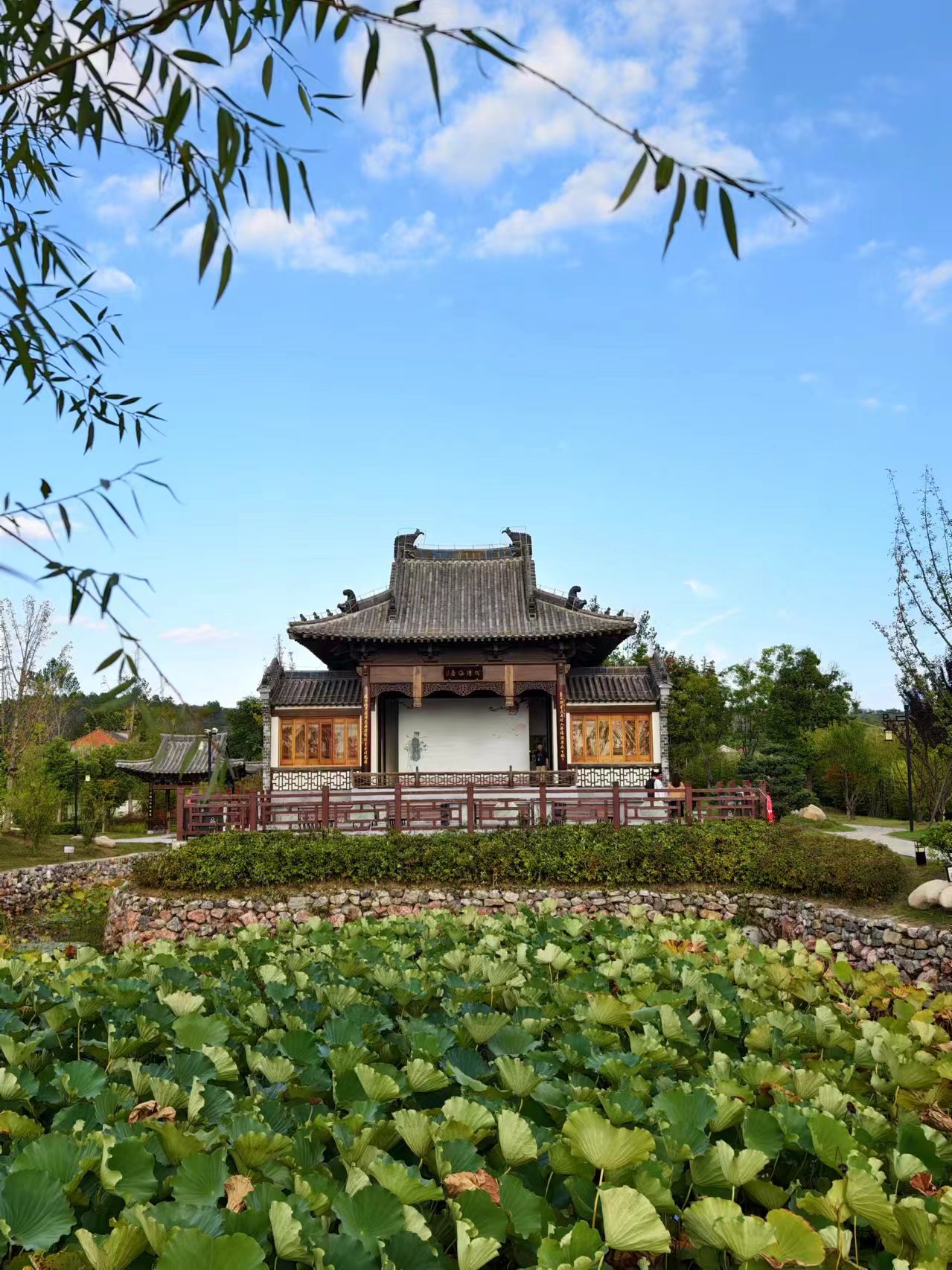 【2024打卡中國(guó)】穿越時(shí)空的對(duì)話:外國(guó)網(wǎng)紅探索包公故里文化園(組圖)_fororder_微信圖片_20240923164158