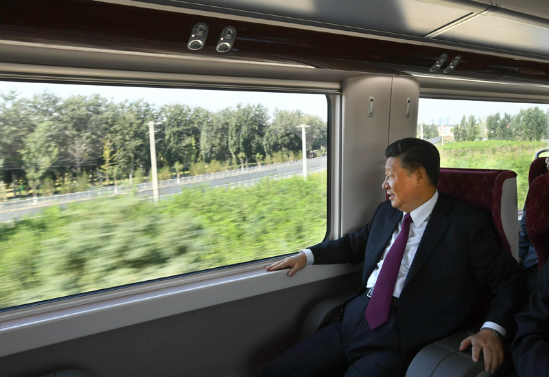 2019年9月25日，習(xí)近平總書記乘坐軌道列車前往北京大興國際機(jī)場。