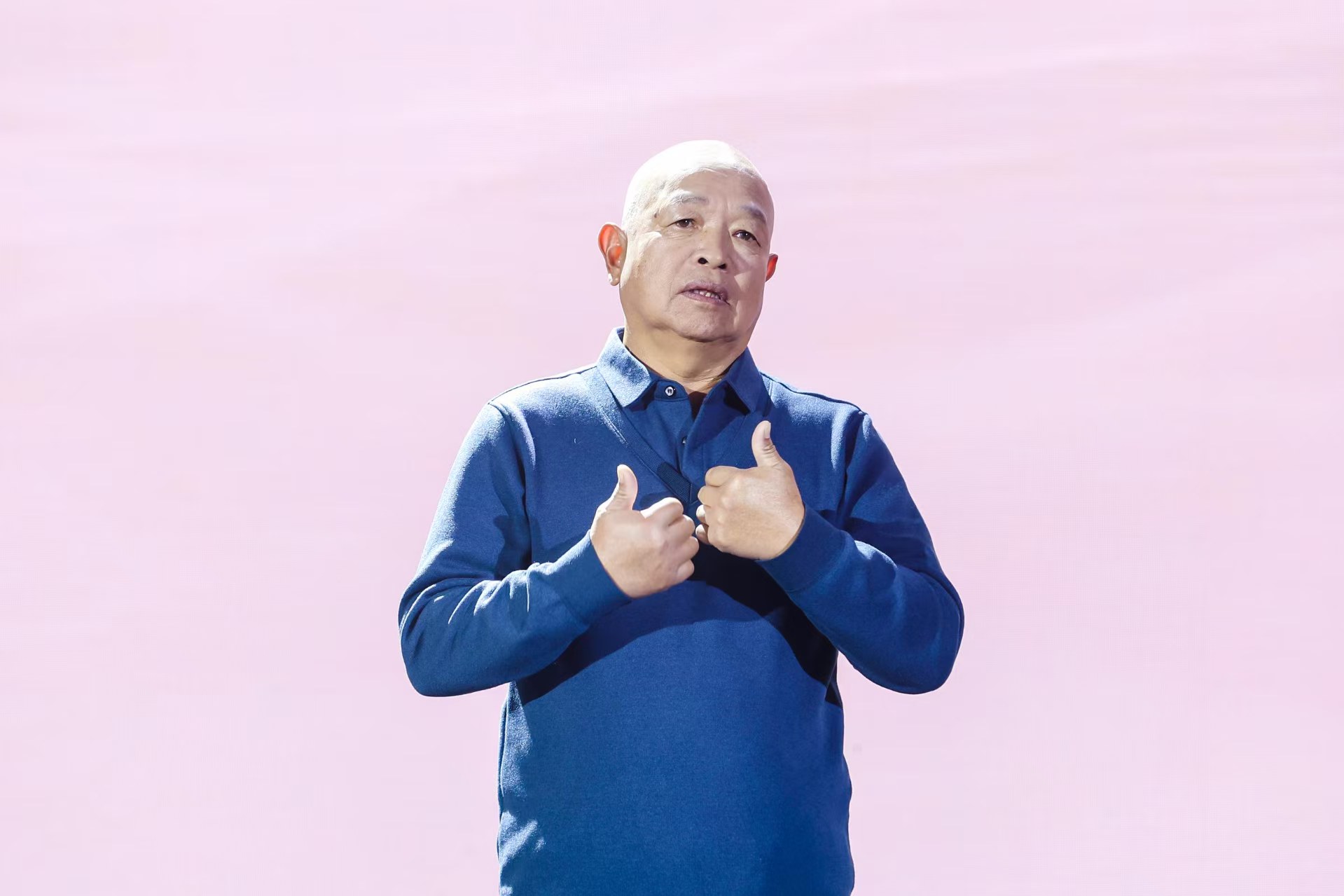 “山東好人”、煙臺市無聲洗車場經(jīng)理柳興濤。人民視頻供圖。