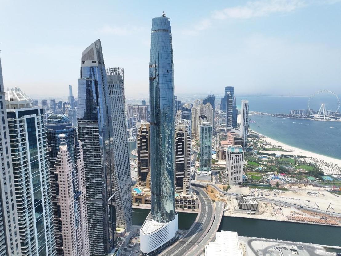 圖中最高建筑即為迪拜藍(lán)天酒店。中鐵十八局供圖