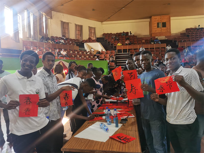 卡巴拉克大學(xué)春節(jié)體驗(yàn)活動(dòng)。埃格頓大學(xué)孔子學(xué)院供圖