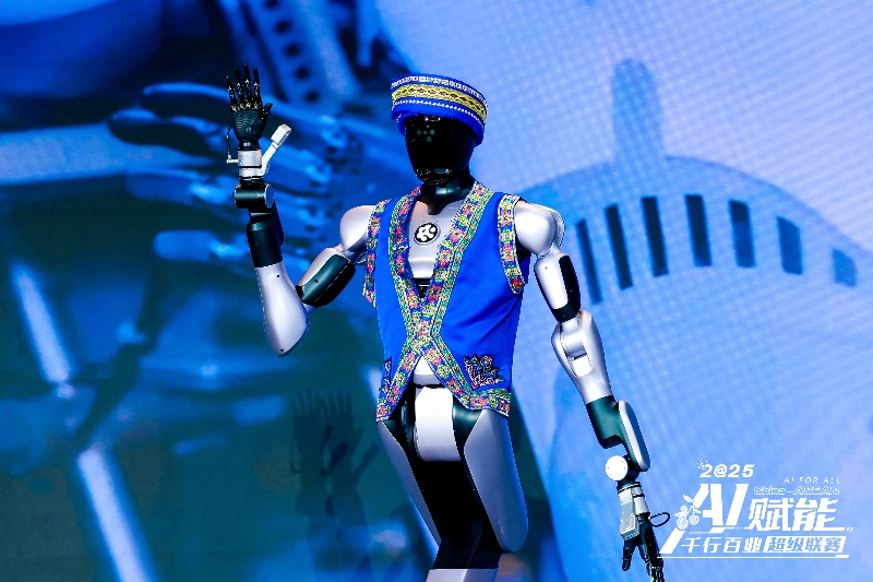 具身智能機(jī)器人“愛寶”亮相。主辦方供圖