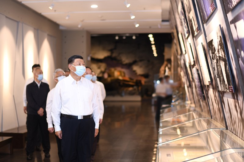 2022年8月16日至17日，中共中央總書記、國家主席、中央軍委主席習近平在遼寧考察。這是16日下午，習近平在錦州市考察遼沈戰(zhàn)役紀念館。 新華社記者 燕雁 攝