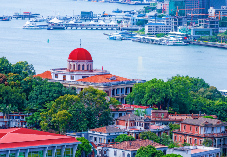 鼓浪嶼素有“萬國建筑博物館”的美譽(yù)，八卦樓作為全國重點(diǎn)文物保護(hù)單位，是鼓浪嶼世界文化遺產(chǎn)核心要素之一。楊勁堅 攝