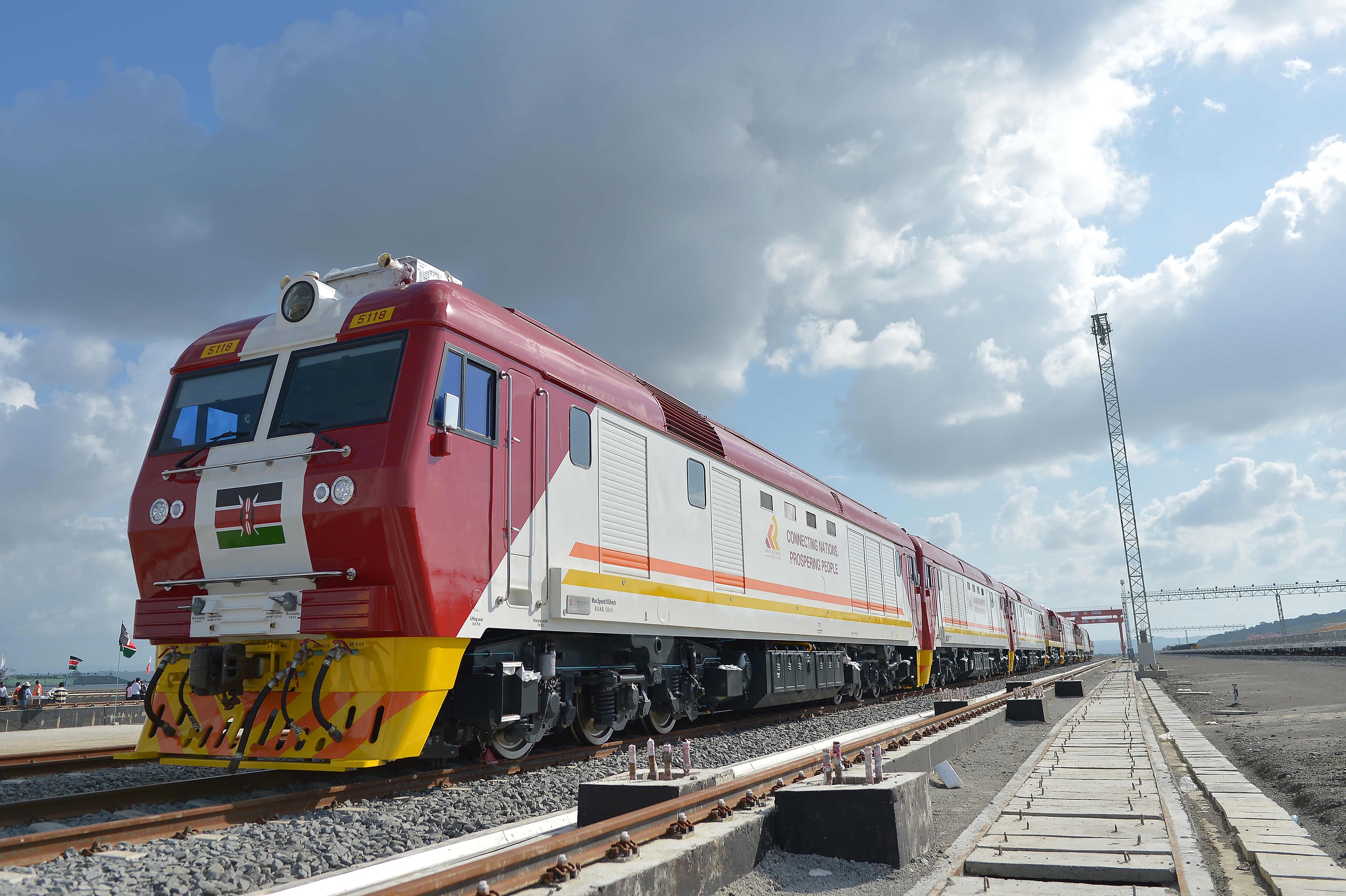 當(dāng)?shù)貢r(shí)間2017年5月30日，肯尼亞蒙巴薩，連接肯尼亞港口城市蒙巴薩和首都內(nèi)羅畢的蒙內(nèi)鐵路正式竣工通車。