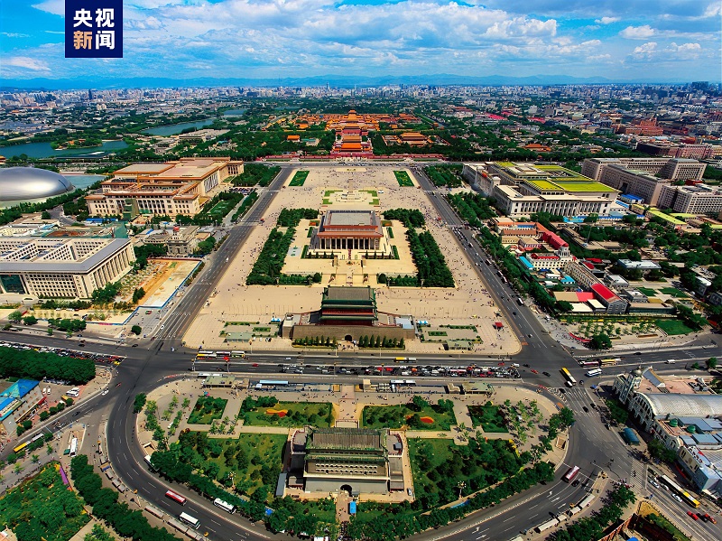 △全長7.8公里的北京中軸線上，分布有鐘鼓樓、景山、故宮等15處遺產(chǎn)構成要素。