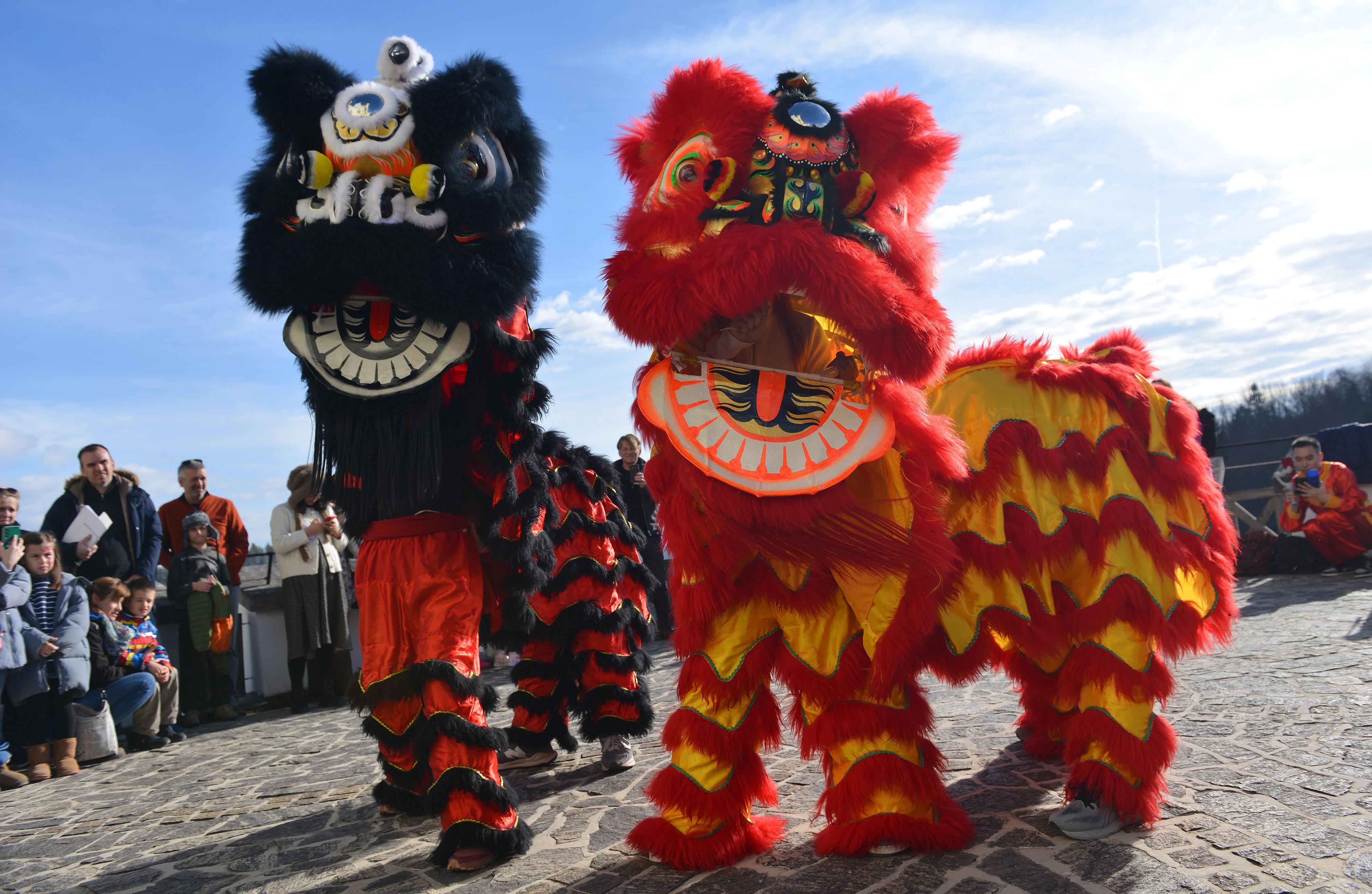 △當?shù)貢r間2024年2月4日，克羅地亞克拉皮納，薩格勒布大學孔子學院舉辦一系列活動，迎接中國農(nóng)歷龍年春節(jié)。