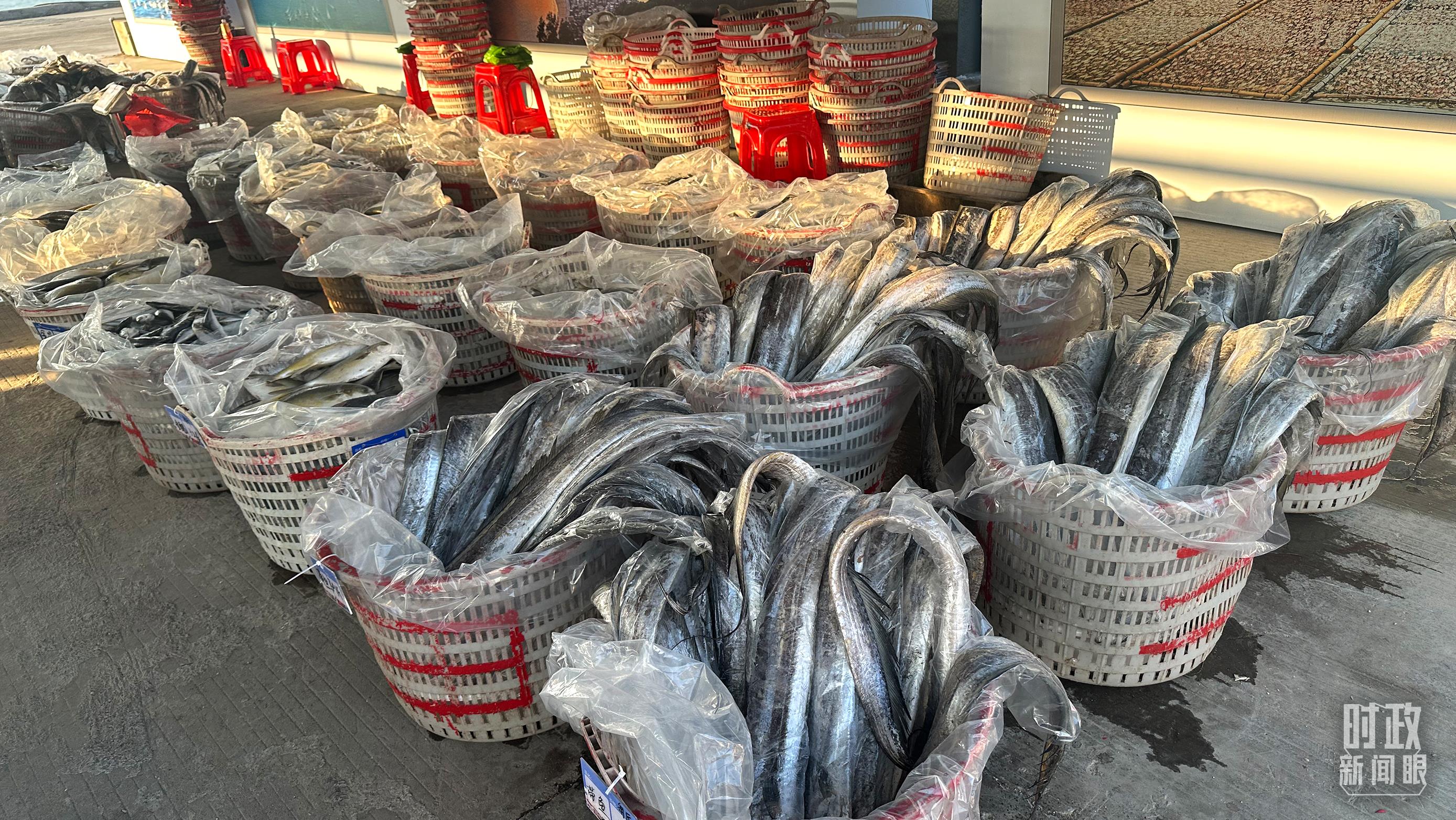 △澳角村的海產(chǎn)品。（總臺(tái)央視記者覃思拍攝）