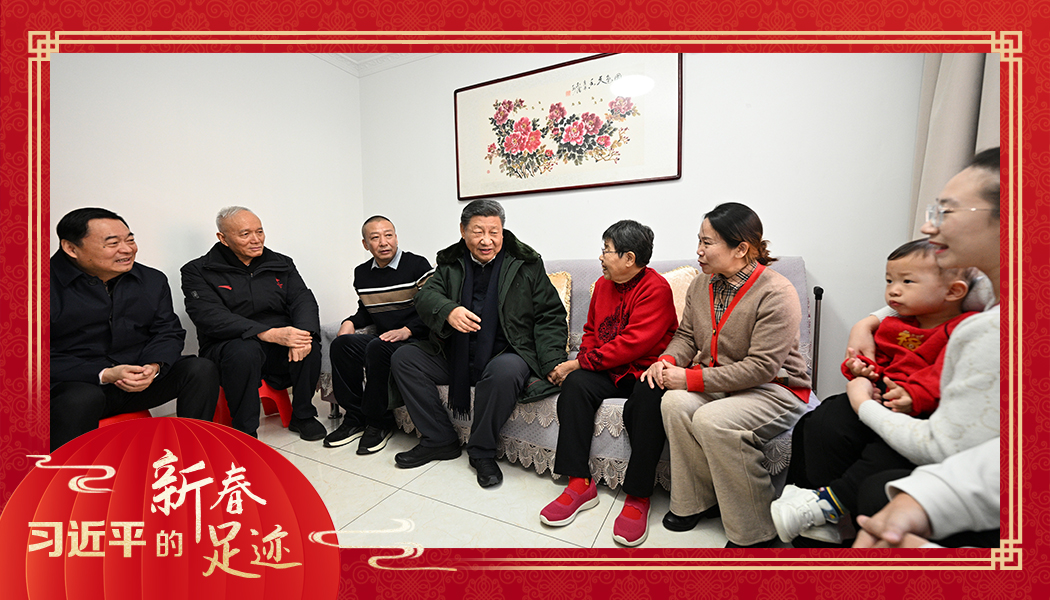 2025年1月23日，農(nóng)歷新年前夕，習(xí)近平總書(shū)記在遼寧沈陽(yáng)大東區(qū)長(zhǎng)安街道長(zhǎng)安小區(qū)考察時(shí)，走進(jìn)居民郎素蘭家中看望。