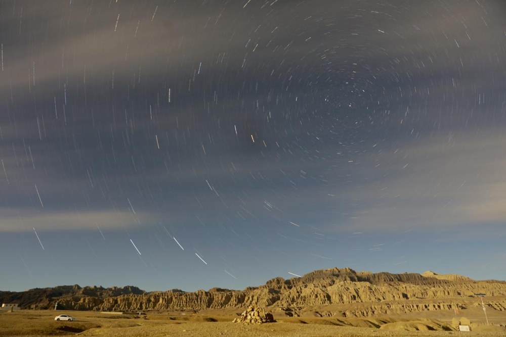 札達土林上空的星空。旦真次旦攝