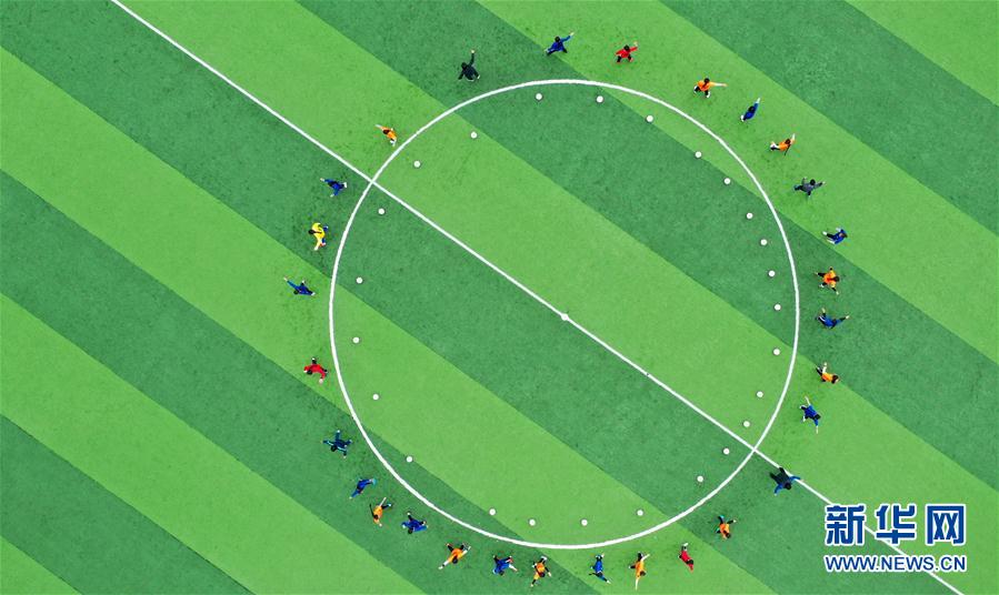 （體育·專題）（26）足球——踢球吧！草原女孩