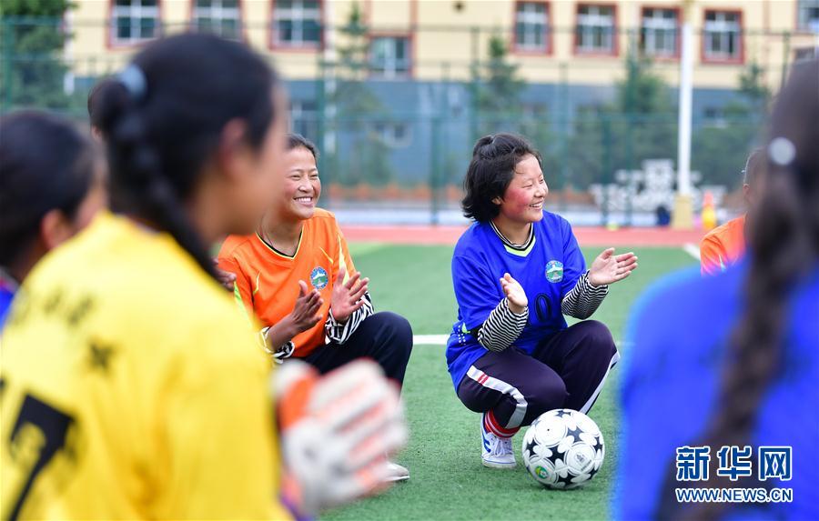 （體育·專題）（15）足球——踢球吧！草原女孩