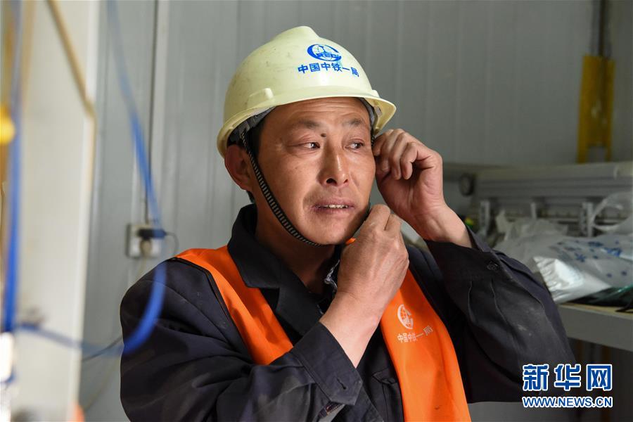 (圖文互動(dòng))(2)筑完“天路”架“云梯”——鐵路老兵再上高原