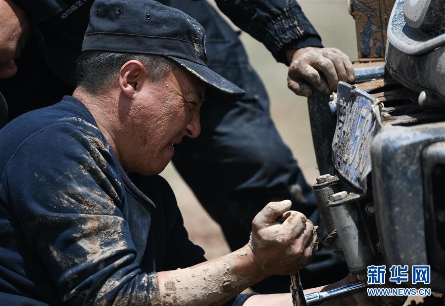 （圖文互動）（5）記者手記：可可西里，“挪”向“藏羚羊大產(chǎn)房”的14個半小時