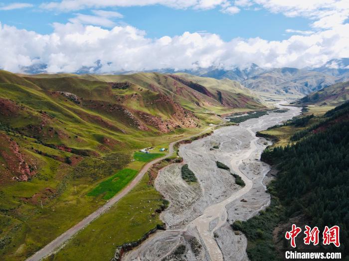 資料圖為祁連山國(guó)家公園青海片區(qū)?！±罱瓕?攝