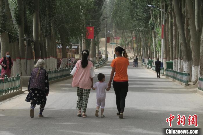 圖為進(jìn)藏先遣英雄連誓師地原址所在的新疆維吾爾自治區(qū)和田地區(qū)于田縣普魯村現(xiàn)貌。　楊程晨 攝